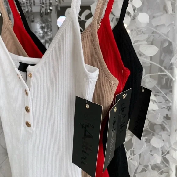 ekAttire | Kendra in Red - Picture 6 of 11